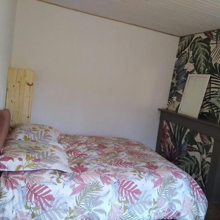 Appartement Cozy Dans Maison Privee Tauves Zewnętrze zdjęcie