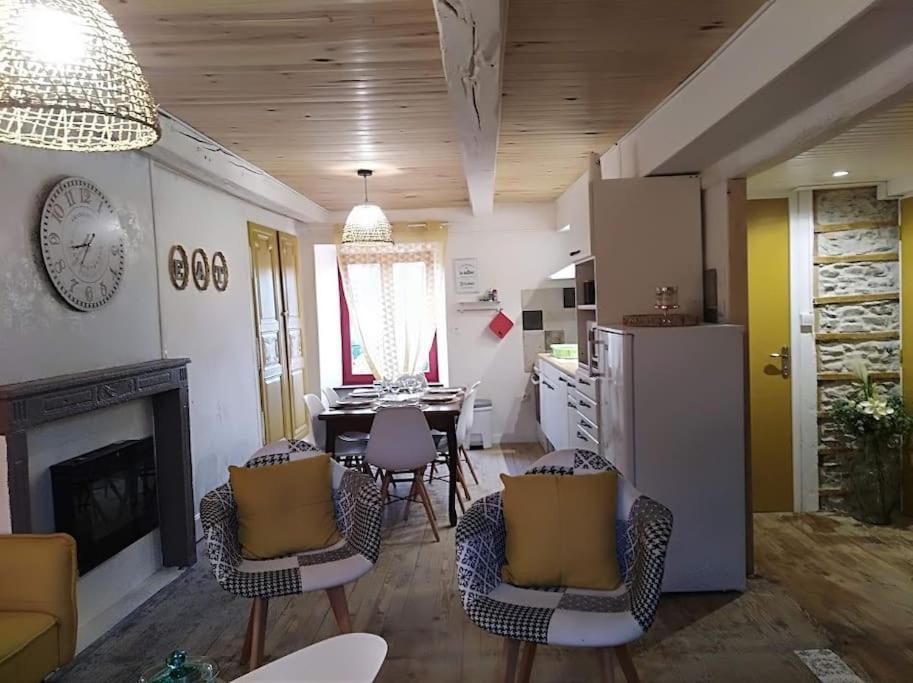 Appartement Cozy Dans Maison Privee Tauves Zewnętrze zdjęcie