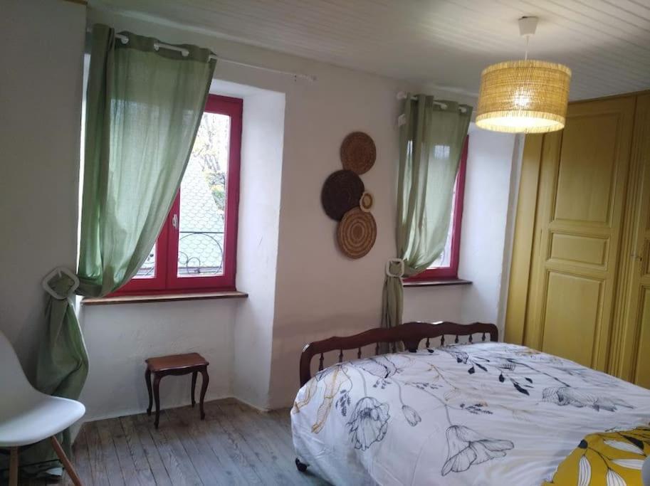 Appartement Cozy Dans Maison Privee Tauves Zewnętrze zdjęcie